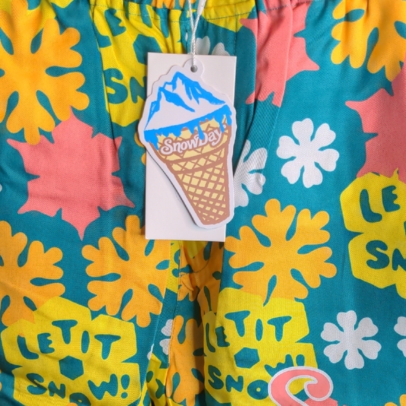 SNOWDAY Snowflake Shorts - Picture 4 of 4